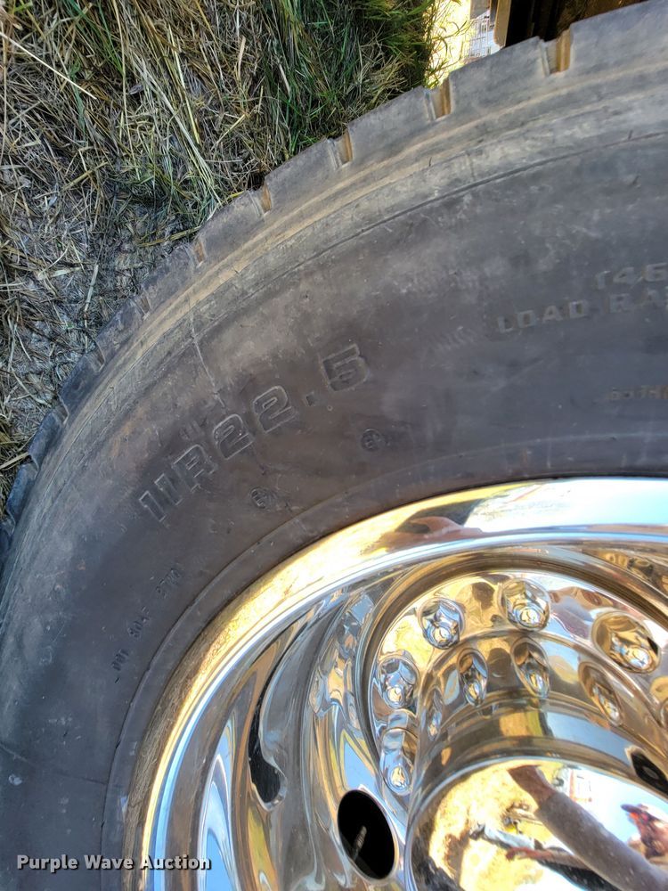 image for item KQ9250 1992 Ford F700  rescue vehicle