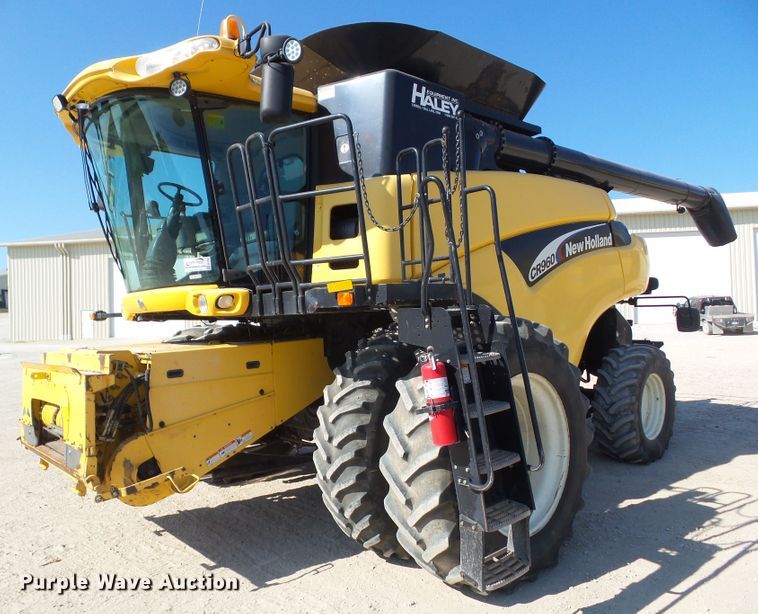 image for item DA7164 2004 New Holland CR960  combine