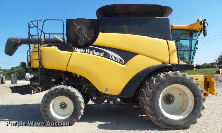 image for item DA7164 2004 New Holland CR960  combine