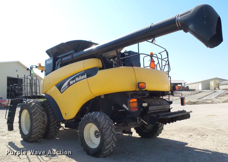image for item DA7164 2004 New Holland CR960  combine