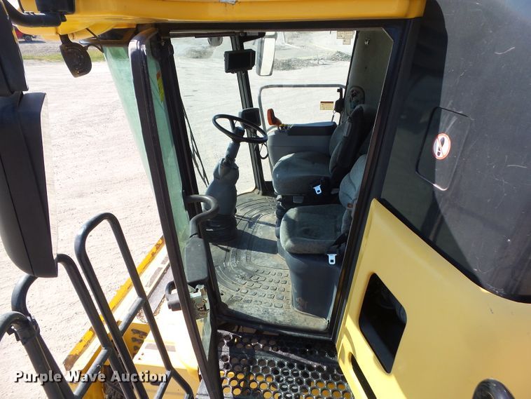 image for item DA7164 2004 New Holland CR960  combine