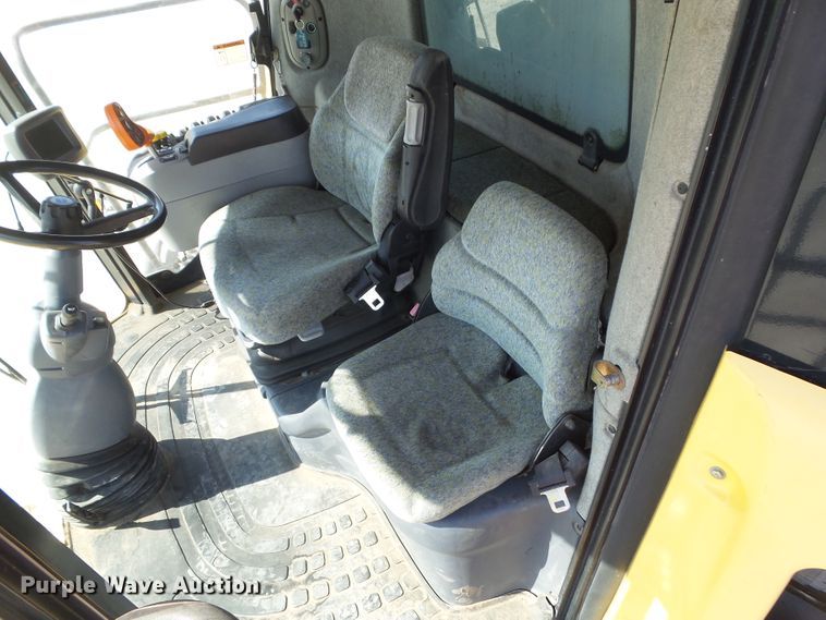 image for item DA7164 2004 New Holland CR960  combine