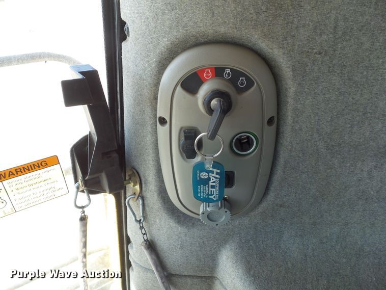 image for item DA7164 2004 New Holland CR960  combine