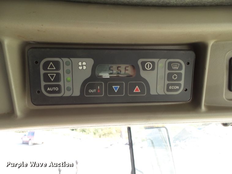 image for item DA7164 2004 New Holland CR960  combine