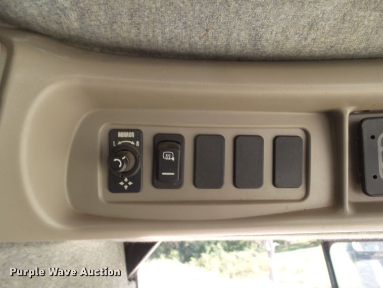 image for item DA7164 2004 New Holland CR960  combine