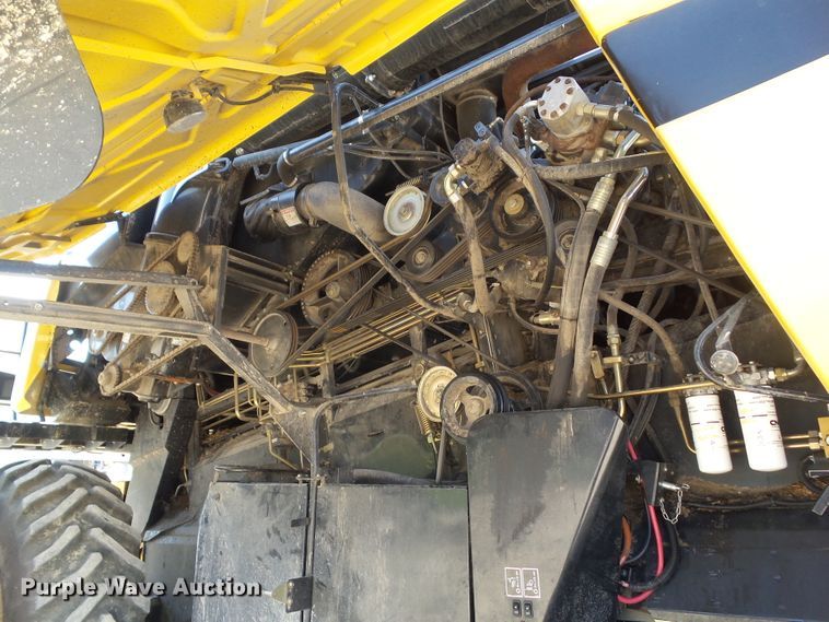 image for item DA7164 2004 New Holland CR960  combine