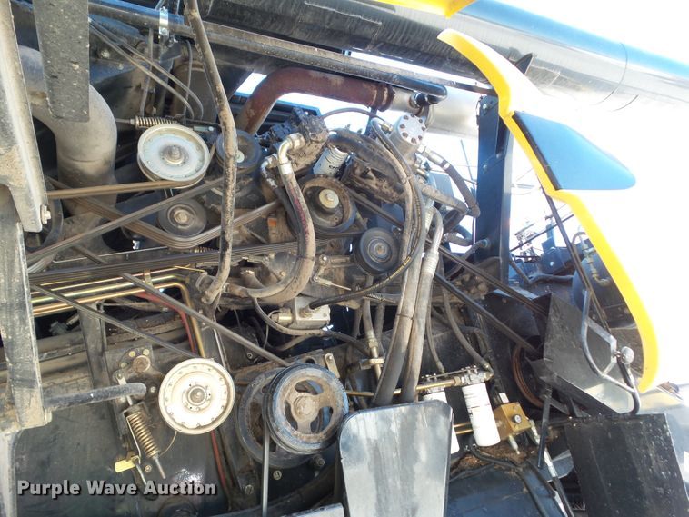 image for item DA7164 2004 New Holland CR960  combine