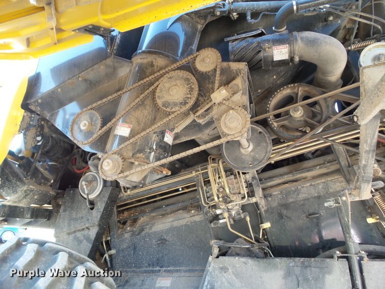 image for item DA7164 2004 New Holland CR960  combine