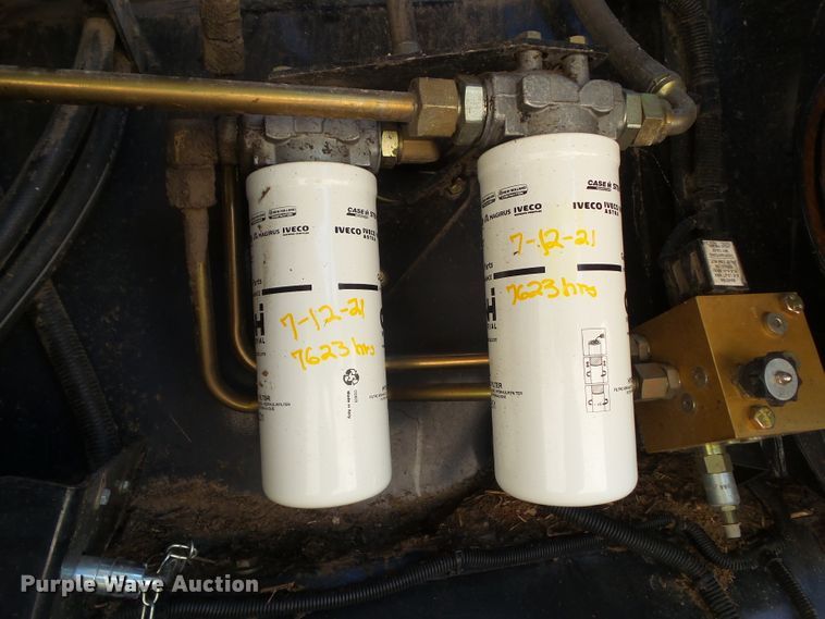 image for item DA7164 2004 New Holland CR960  combine