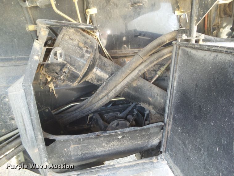 image for item DA7164 2004 New Holland CR960  combine