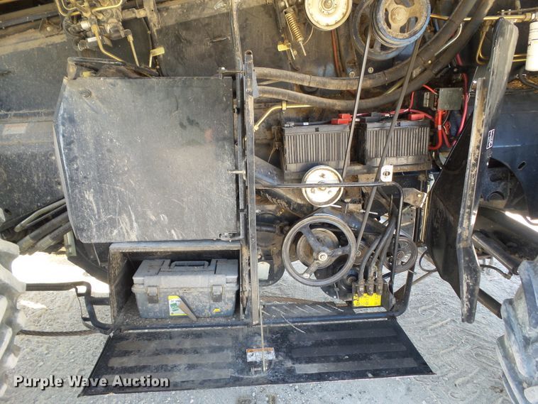 image for item DA7164 2004 New Holland CR960  combine