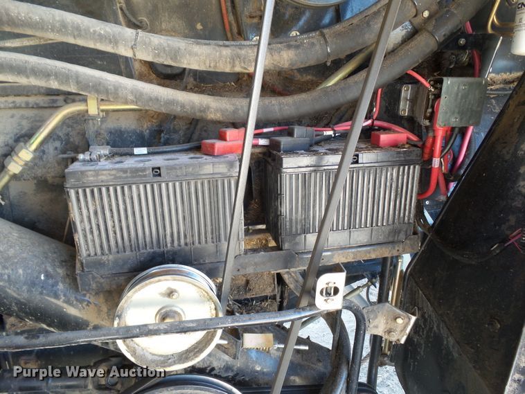 image for item DA7164 2004 New Holland CR960  combine