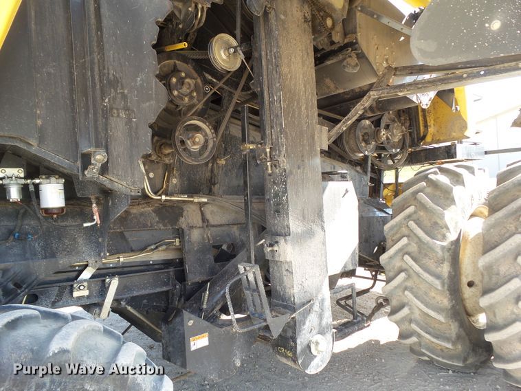 image for item DA7164 2004 New Holland CR960  combine