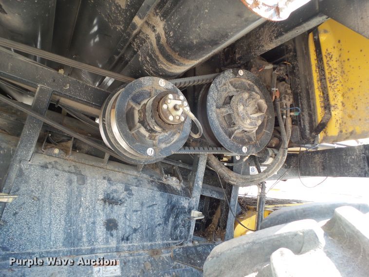 image for item DA7164 2004 New Holland CR960  combine