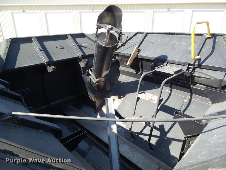 image for item DA7164 2004 New Holland CR960  combine