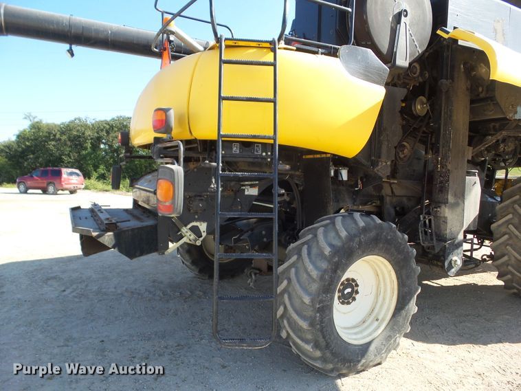 image for item DA7164 2004 New Holland CR960  combine