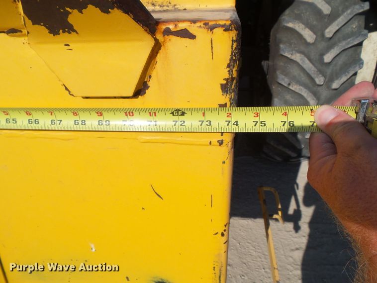 image for item DA7164 2004 New Holland CR960  combine