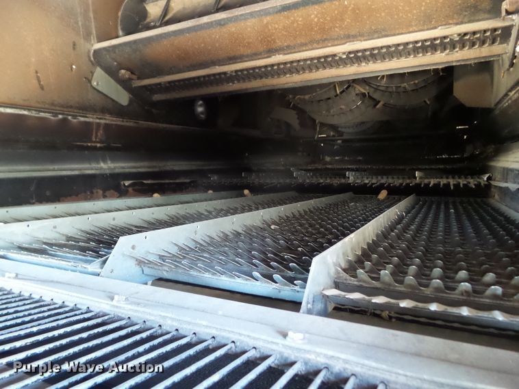 image for item DA7164 2004 New Holland CR960  combine