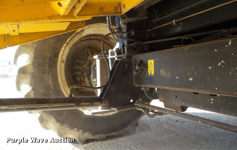 image for item DA7164 2004 New Holland CR960  combine