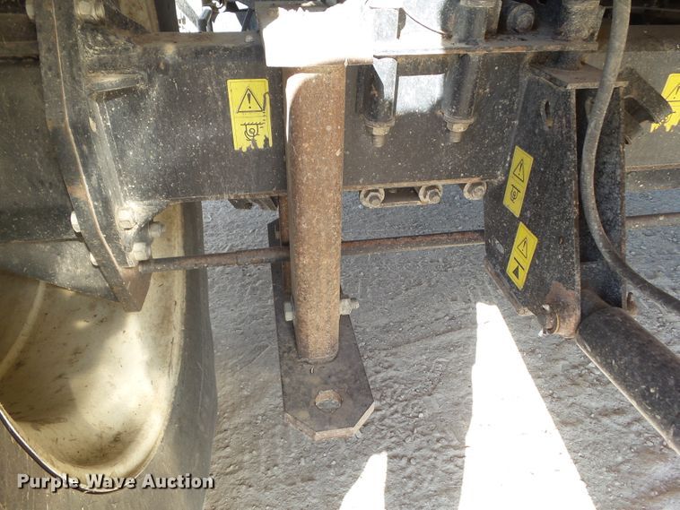 image for item DA7164 2004 New Holland CR960  combine