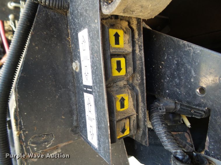 image for item DA7164 2004 New Holland CR960  combine