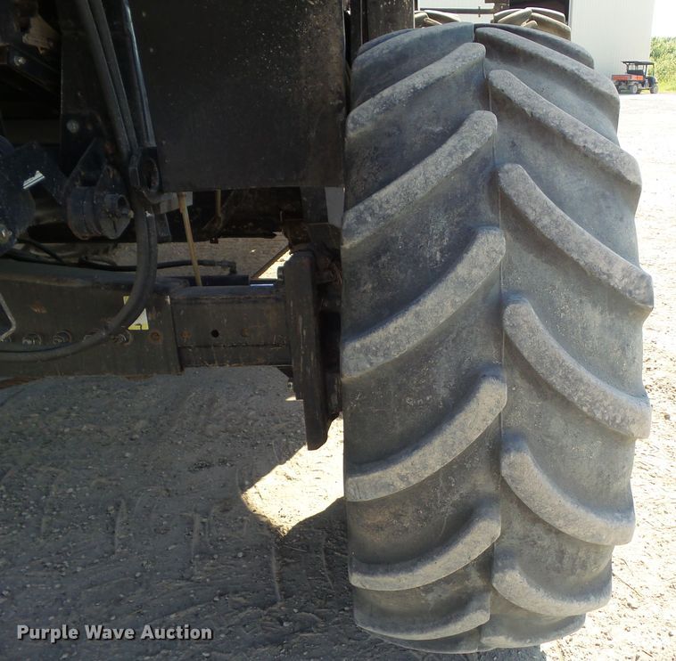 image for item DA7164 2004 New Holland CR960  combine