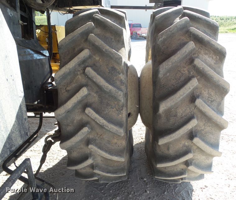 image for item DA7164 2004 New Holland CR960  combine