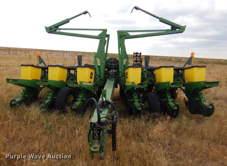 image for item DI5289 John Deere 1760 Max Emerge Plus  no-till planter