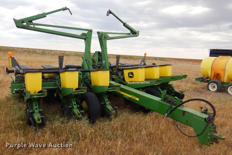 image for item DI5289 John Deere 1760 Max Emerge Plus  no-till planter