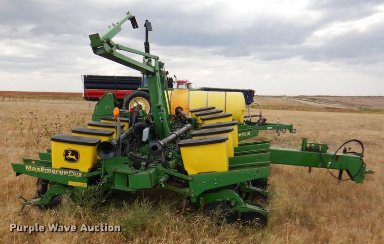image for item DI5289 John Deere 1760 Max Emerge Plus  no-till planter
