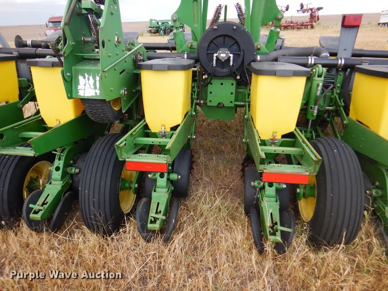image for item DI5289 John Deere 1760 Max Emerge Plus  no-till planter