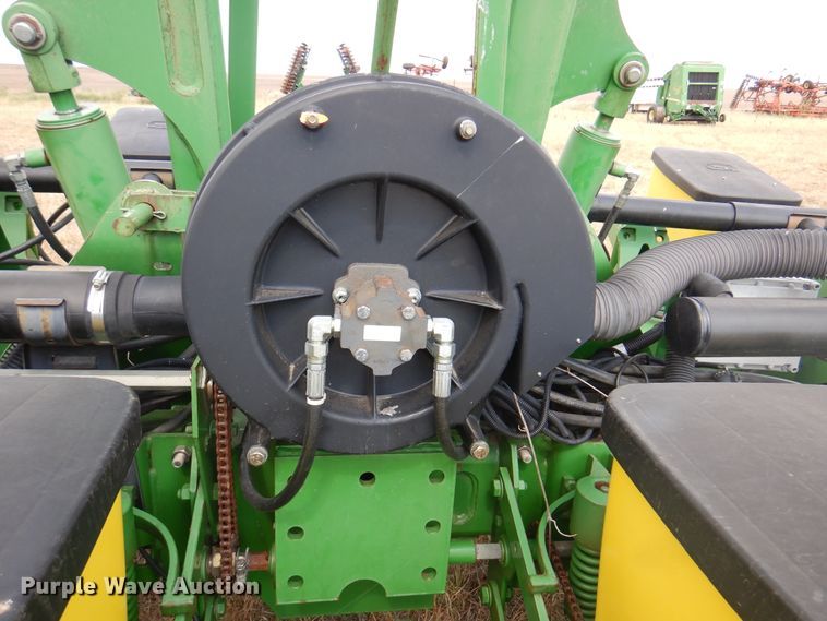 image for item DI5289 John Deere 1760 Max Emerge Plus  no-till planter