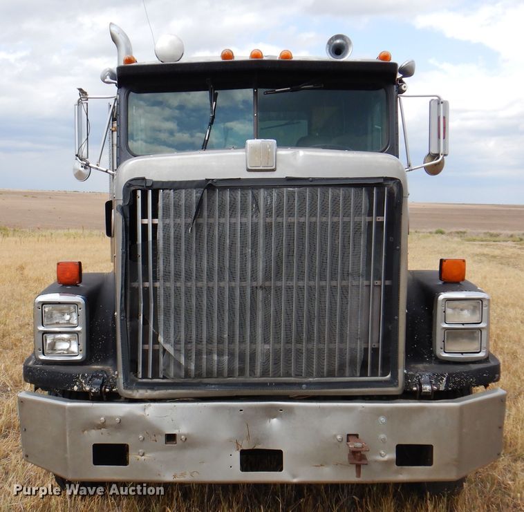 image for item DI5290 1988 International F9300  grain truck