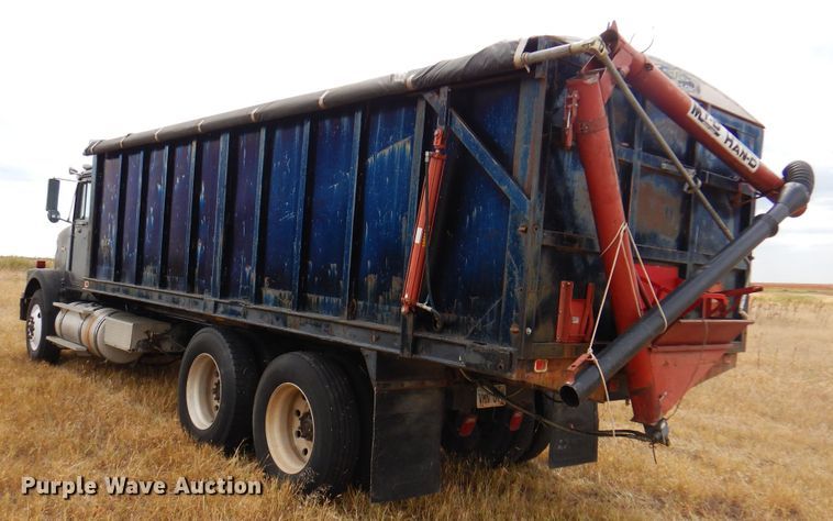 image for item DI5290 1988 International F9300  grain truck
