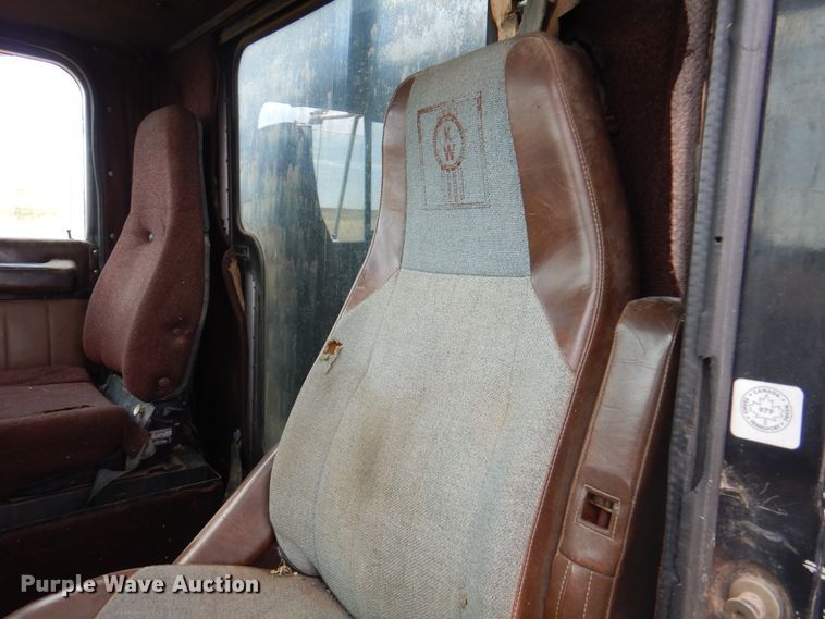 image for item DI5290 1988 International F9300  grain truck