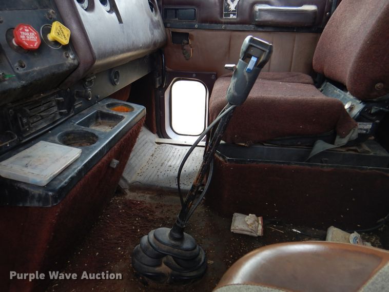 image for item DI5290 1988 International F9300  grain truck