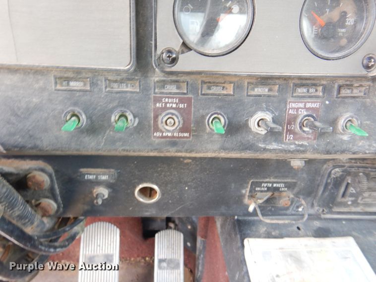 image for item DI5290 1988 International F9300  grain truck