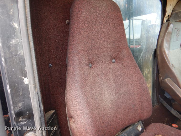 image for item DI5290 1988 International F9300  grain truck