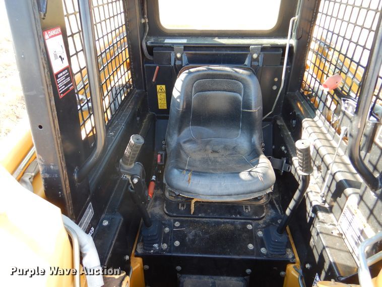 image for item DI5291 1998 John Deere 5575  skid steer loader