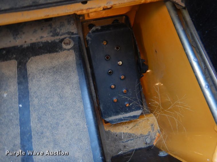 image for item DI5291 1998 John Deere 5575  skid steer loader