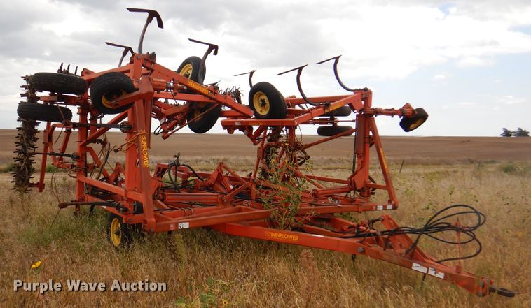 image for item DI5293 Sunflower 3160-42  field cultivator