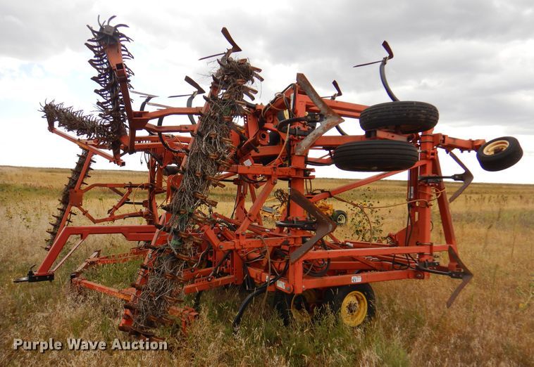 image for item DI5293 Sunflower 3160-42  field cultivator