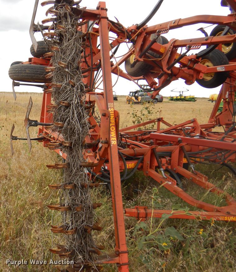 image for item DI5293 Sunflower 3160-42  field cultivator