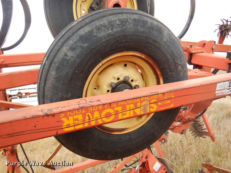 image for item DI5293 Sunflower 3160-42  field cultivator