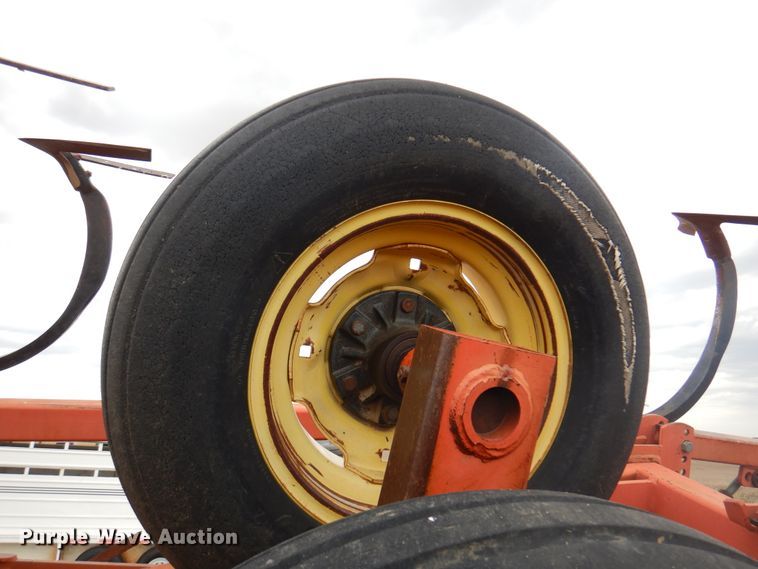 image for item DI5293 Sunflower 3160-42  field cultivator