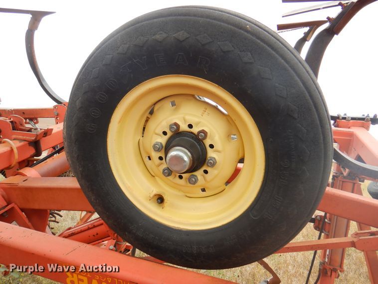 image for item DI5293 Sunflower 3160-42  field cultivator