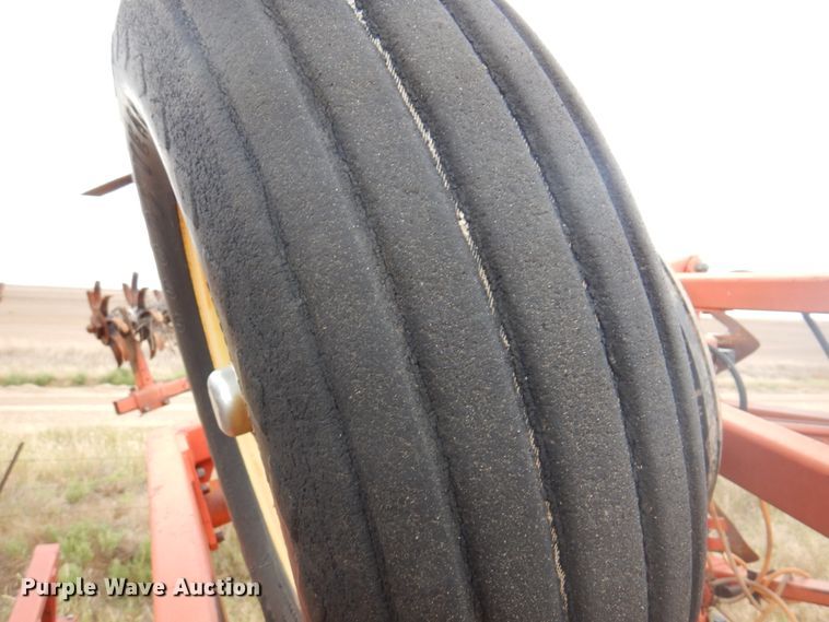 image for item DI5293 Sunflower 3160-42  field cultivator