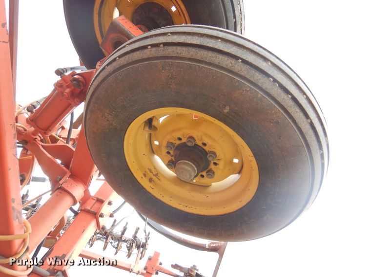 image for item DI5293 Sunflower 3160-42  field cultivator