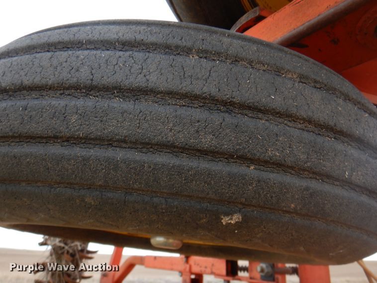 image for item DI5293 Sunflower 3160-42  field cultivator