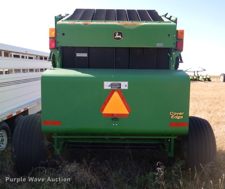 image for item DI5296 2007 John Deere 568  round baler